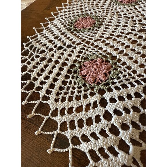 Vintage Crochet Doilies & Embroidered Table Mats Set Of 5 - Picture 2 of 16